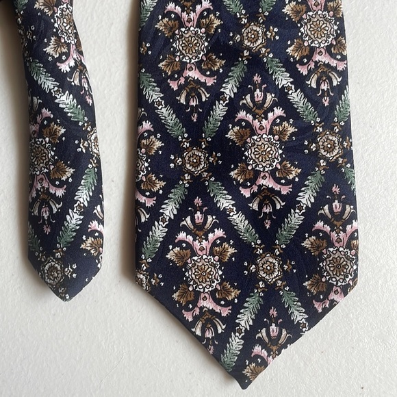 Vintage Moore’s “Vegan” Floral tie - Picture 1 of 8